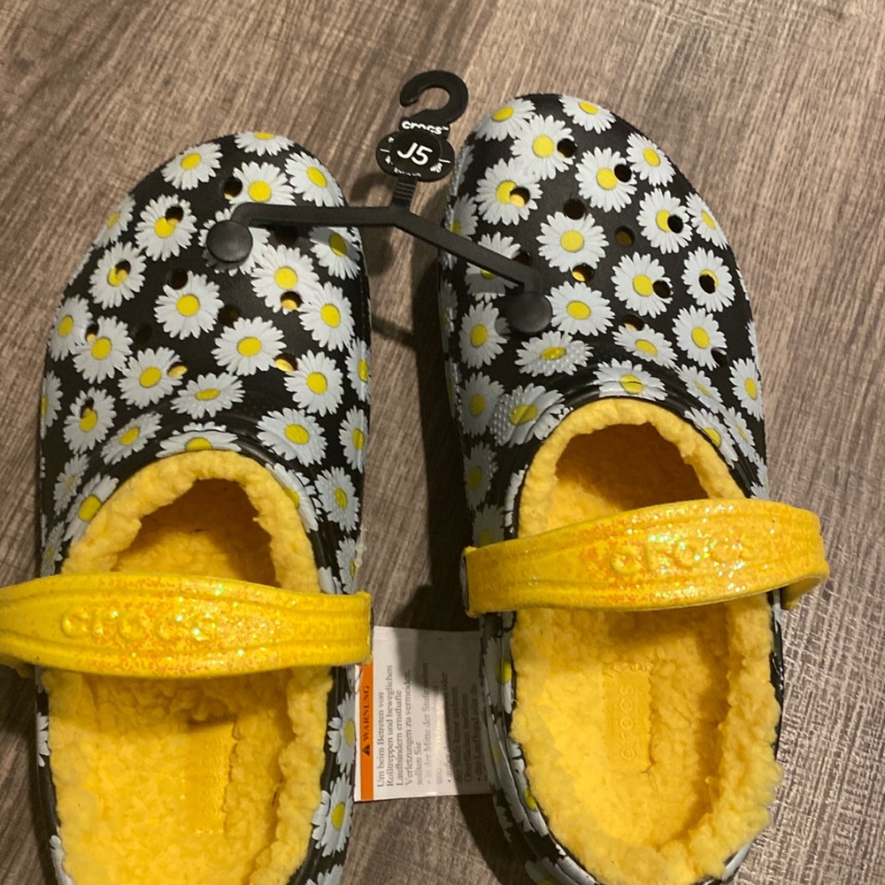🌼 Daisy Crocks 🌼